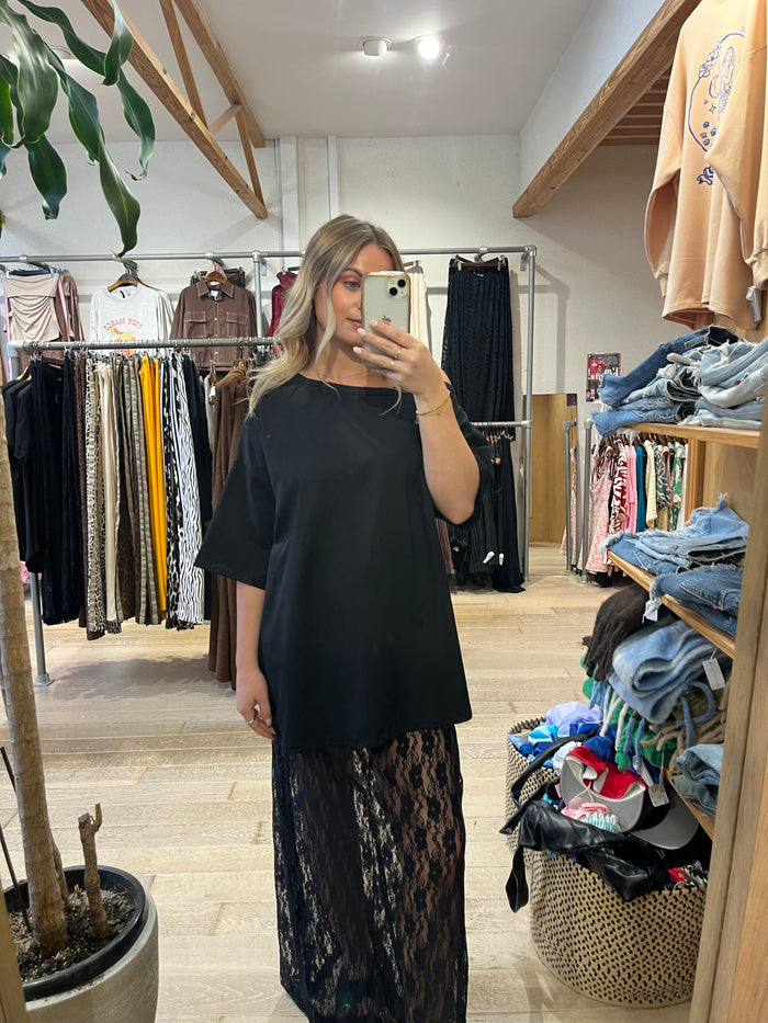One Shoulder Tshirt & Lace Skirt Set - Black / By Frankie