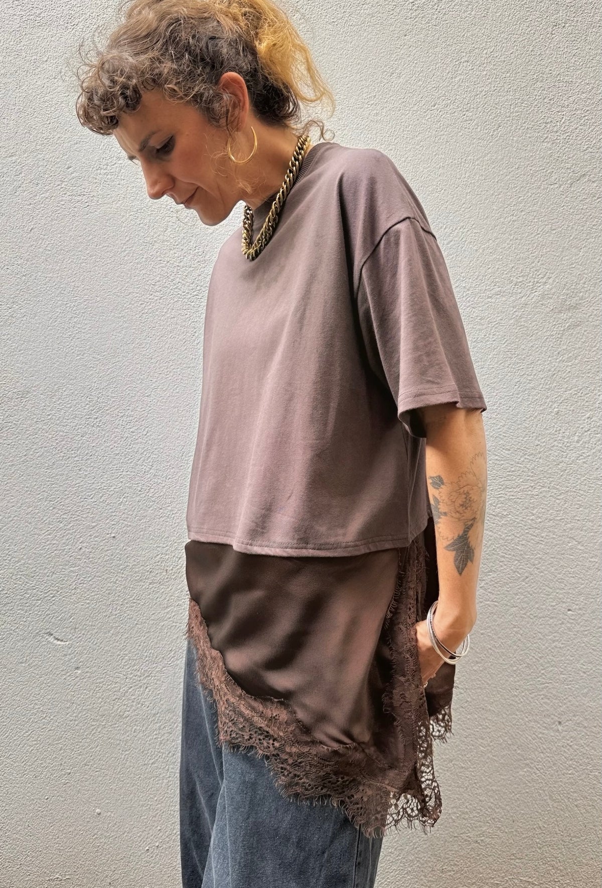 Chocolate Lace Hem Tee – By Frankie