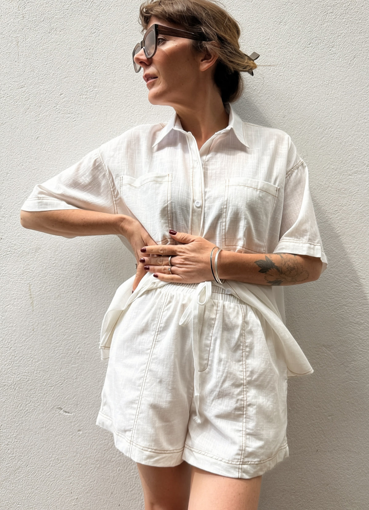 Contrast Stitch Cotton Shorts – White / Tan – By Frankie