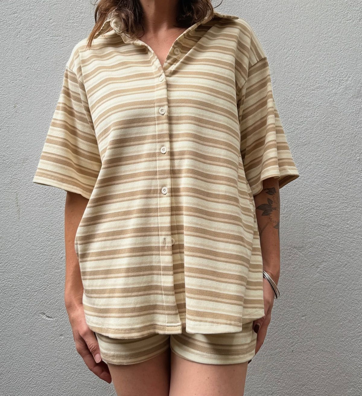 Stripe Rib Shirt – Beige & Brown – By Frankie