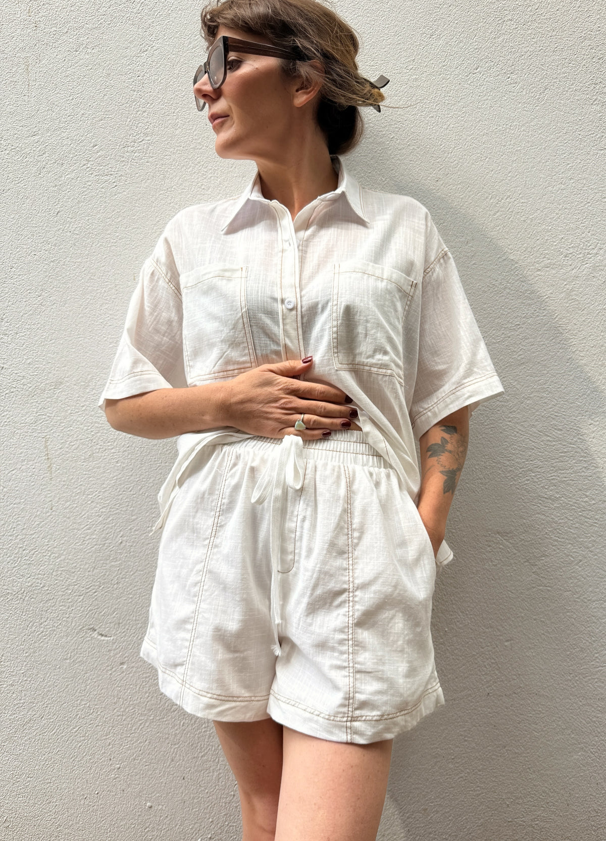 Contrast Stitch Cotton Shorts – White / Tan – By Frankie