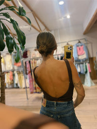 Twisted Low Back Basic / Chocolate